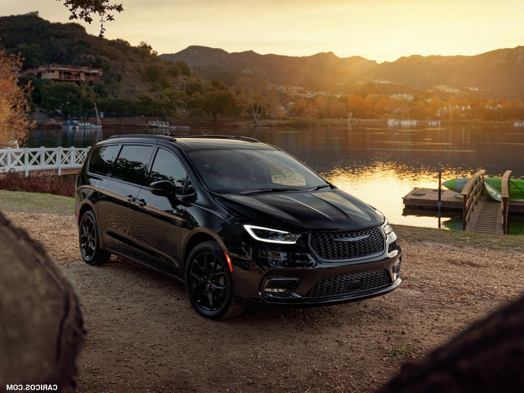 2022 Chrysler Pacifica AWD Images