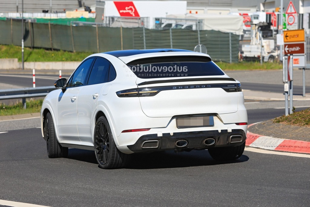 2022 Porsche Cayenne GTS Coupe Powertrain