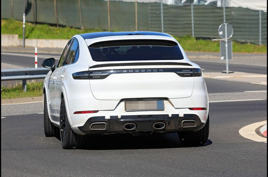 2022 Porsche Cayenne GTS Coupe Spy Photos